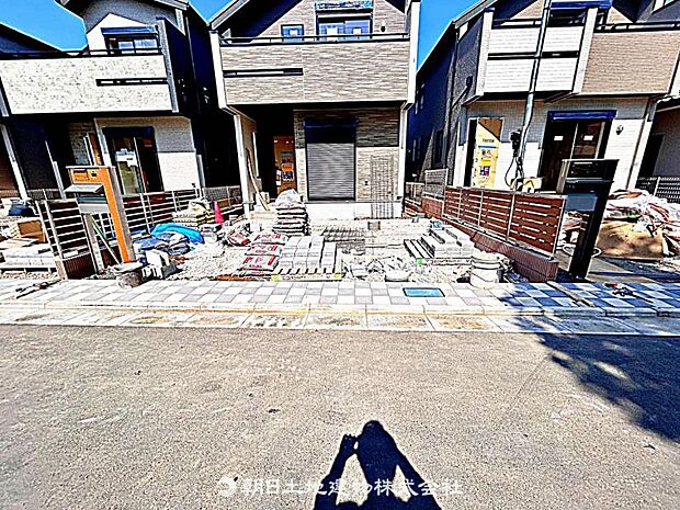 現在建築中の現場で工事進行中です。現地写真(2026年5月11日)をご覧ください。