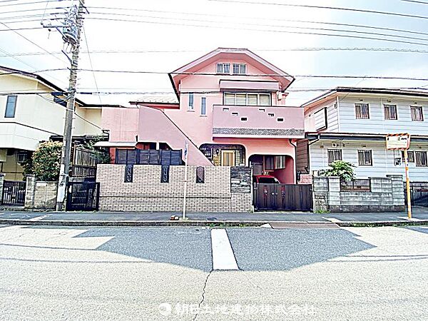 建築条件なしの更地で、自由なプランで建築可能です。現地写真（2026年3月30日撮影）をご確認ください。