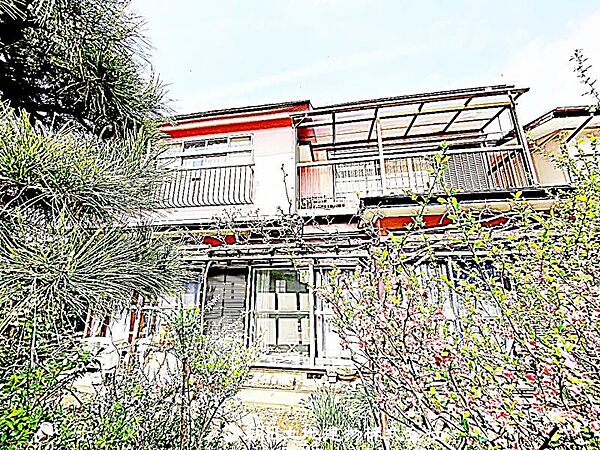 建築条件なしの更地で、自由なプランで建築可能です。現地写真（2026年3月30日撮影）をご確認ください。