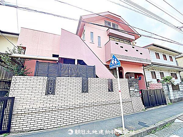 建築条件なしの更地で、自由なプランで建築可能です。現地写真（2026年3月30日撮影）をご確認ください。
