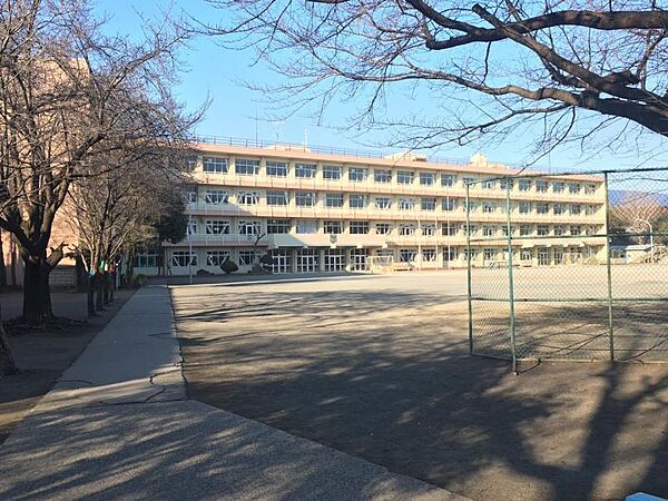 所沢市立美原中学校まで徒歩24分1862ｍ！周辺は静かで穏やかな住環境が保たれています。