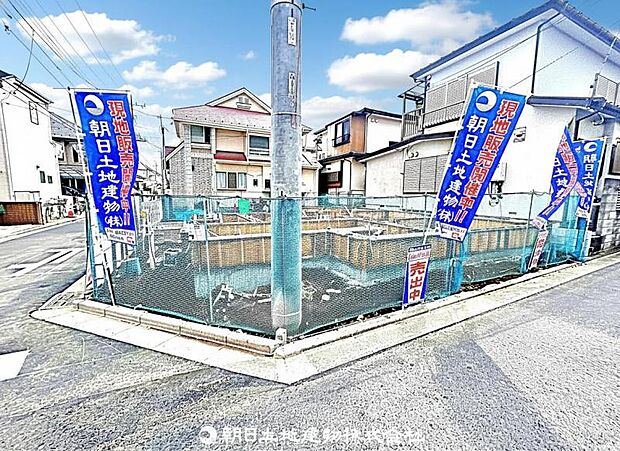 現在建築中の現場で工事進行中です。現地写真（2026年4月6日撮影）をご覧ください。