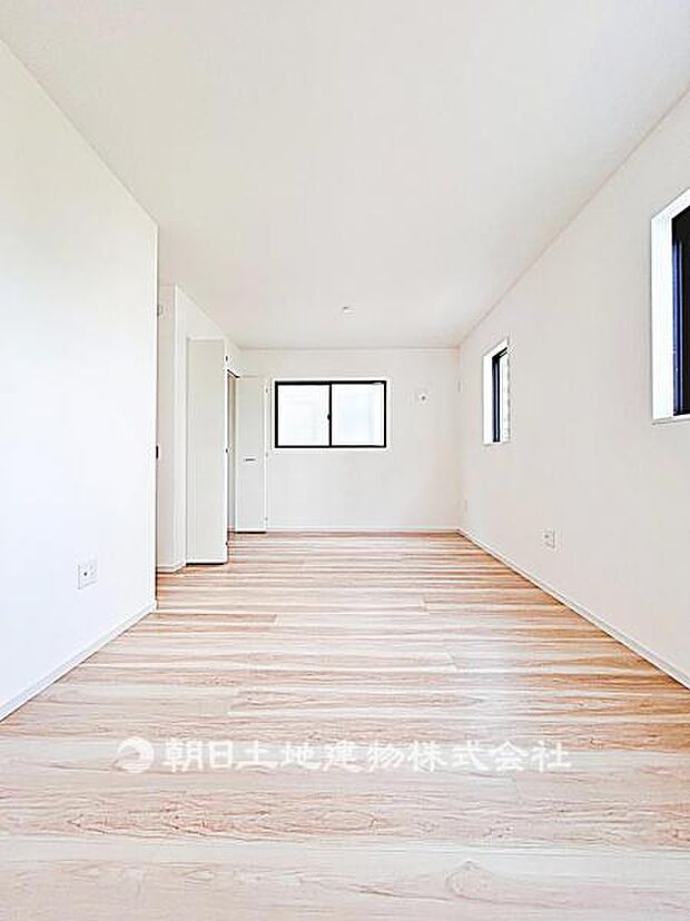 9.7帖の広々とした洋室です。間仕切り壁を造ることで2部屋に分けることも出来るため、将来的なライフスタイルの変化にも対応可能です。