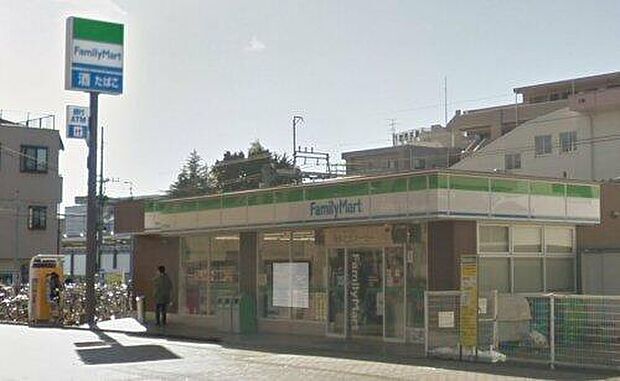 ファミリーマート 西武狭山ケ丘駅前店まで徒歩7分526m!急な買い足しにもすぐ対応でき、忙しい日常をしっかりサポートしてくれます。