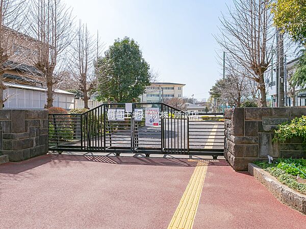 所沢市立所沢中学校まで徒歩20分1527ｍ！適度な通学距離により、生活リズムの安定や体力づくりにも寄与。