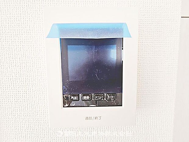 便利なTVモニター付きインターホンです。来客を画面で確認でき、安心して応対できる、防犯性の高い設備です。