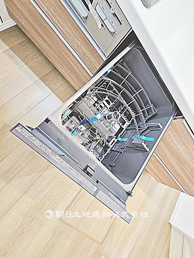 食洗器が備わったキッチンです。家事の効率が上がり、時間を有効に使えるため、快適で便利な生活をサポートします。