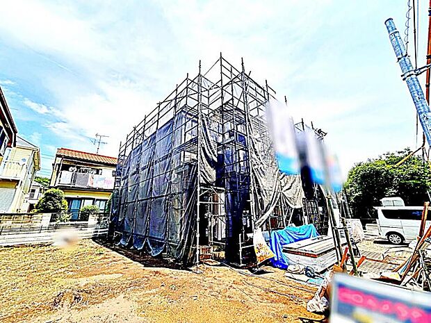 現在建築中の現場で工事進行中です。現地写真（2026年5月15日撮影）をご覧ください。
