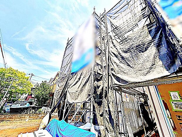 現在建築中の現場で工事進行中です。現地写真（2026年5月15日撮影）をご覧ください。