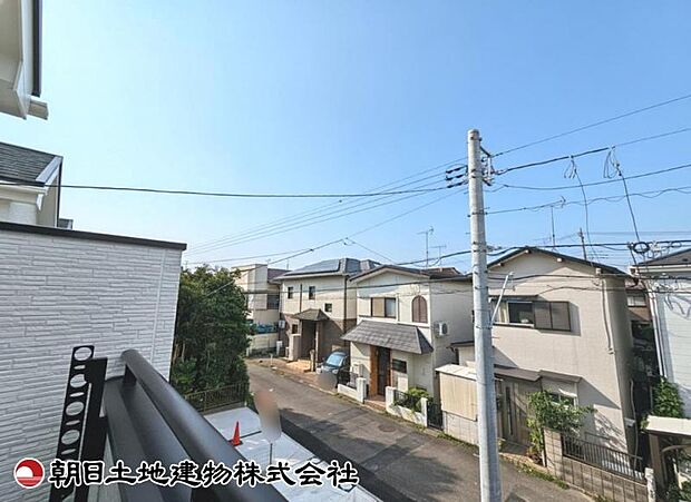 【眺望】リビングやバルコニーから望む開放感のある眺望です。景色を楽しみながら、明るく快適な生活空間を確保できます。