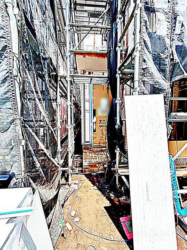 現在建築中の現場で工事進行中です。現地写真（2026年5月15日撮影）をご覧ください。