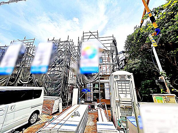 現在建築中の現場で工事進行中です。現地写真（2026年5月15日撮影）をご覧ください。