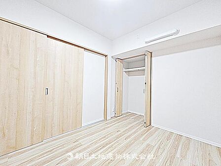 【居室】省スペースながら実用性のある居室です。必要な家具を配置しやすく、無駄なく使える空間です。 