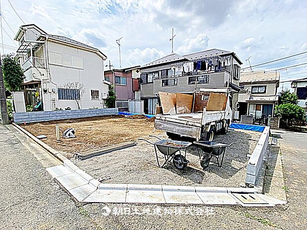 現在建築中の現場で工事進行中です。現地写真（2026年6月11日撮影）をご覧ください。