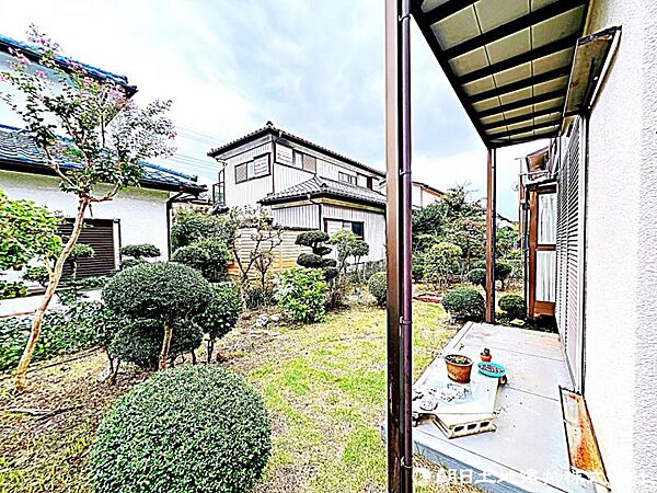 建築条件なしの土地で、自由なプランで建築可能です。現地写真（2026年6月7日撮影）をご確認ください。