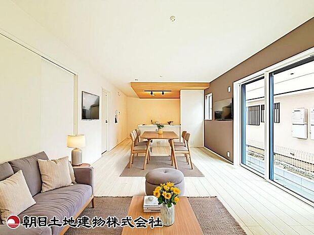 15.2帖の広々としたリビングです。ゆとりある空間で、家族が集まっても快適に過ごせる開放感が魅力です。(家具等はCG加工です)