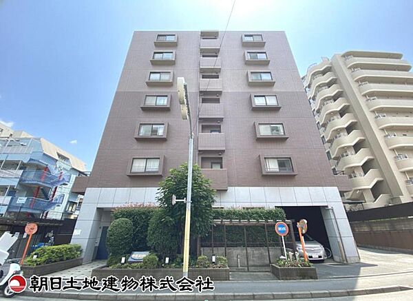 【外観】重厚感のある落ち着いた外観です。周囲の環境と美しく調和し、安心感のある佇まいが来客時にも好印象を与えます。