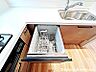 設備：食洗器が備わったキッチンです。家事の効率が上がり、時間を有効に使えるため、快適で便利な生活をサポートします。