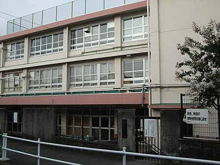 小平市立花小金井小学校まで徒歩7分554m!毎日の通学負担を軽減できる、子育て世帯に嬉しい環境。