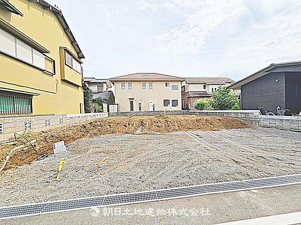 建築条件付きの更地です。条件内で理想の住まいをプラン可能。現地写真（2026年8月28日撮影）をご覧ください。
