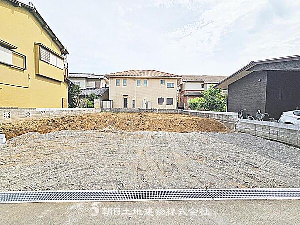 建築条件付きの更地です。条件内で理想の住まいをプラン可能。現地写真（2026年8月28日撮影）をご覧ください。