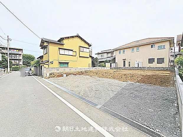 建築条件付きの更地です。条件内で理想の住まいをプラン可能。現地写真（2026年8月28日撮影）をご覧ください。
