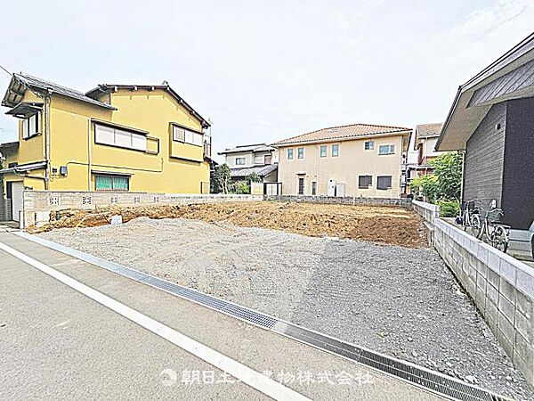 建築条件付きの更地です。条件内で理想の住まいをプラン可能。現地写真（2026年8月28日撮影）をご覧ください。
