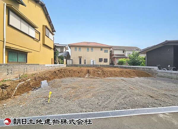建築条件付きの更地です。条件内で理想の住まいをプラン可能。現地写真（2026年8月28日撮影）をご覧ください。