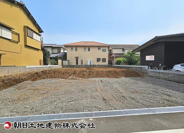 建築条件付きの更地です。条件内で理想の住まいをプラン可能。現地写真（2026年8月28日撮影）をご覧ください。