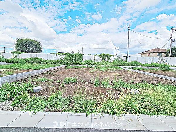 建築条件付きの更地です。条件内で理想の住まいをプラン可能。現地写真（2026年8月14日撮影）をご覧ください。