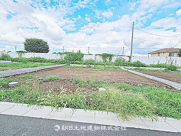 建築条件付きの更地です。条件内で理想の住まいをプラン可能。現地写真（2026年8月14日撮影）をご覧ください。