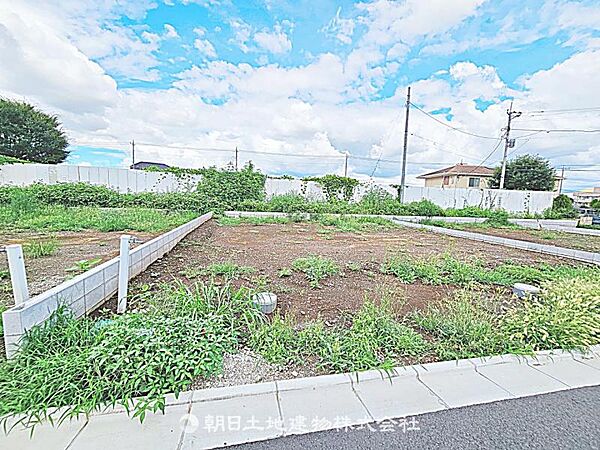 建築条件付きの更地です。条件内で理想の住まいをプラン可能。現地写真（2026年8月14日撮影）をご覧ください。