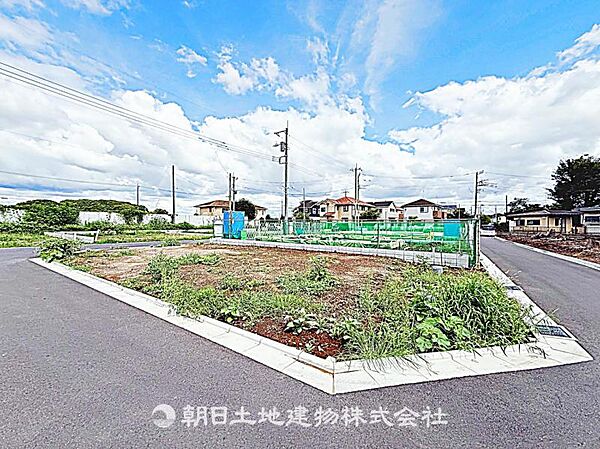 建築条件付きの更地です。条件内で理想の住まいをプラン可能。現地写真（2026年8月14日撮影）をご覧ください。