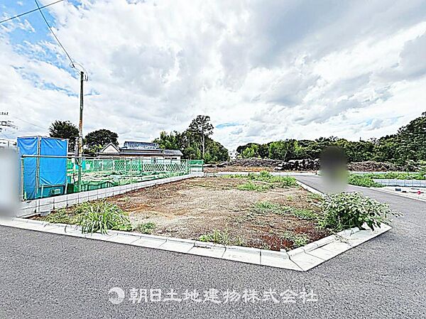 建築条件付きの更地です。条件内で理想の住まいをプラン可能。現地写真（2026年8月14日撮影）をご覧ください。
