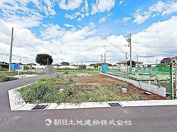 建築条件付きの更地です。条件内で理想の住まいをプラン可能。現地写真（2026年8月14日撮影）をご覧ください。