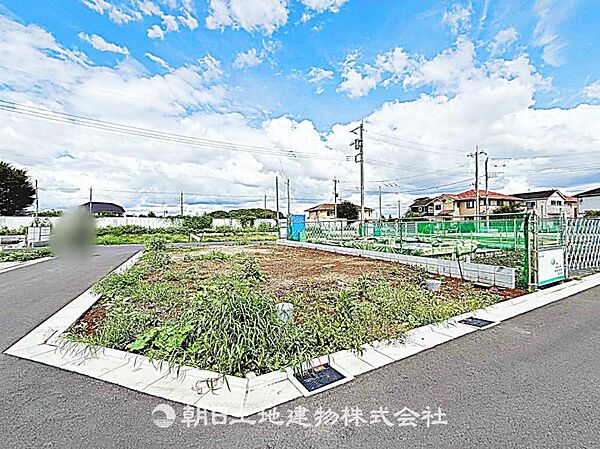 建築条件付きの更地です。条件内で理想の住まいをプラン可能。現地写真（2026年8月14日撮影）をご覧ください。