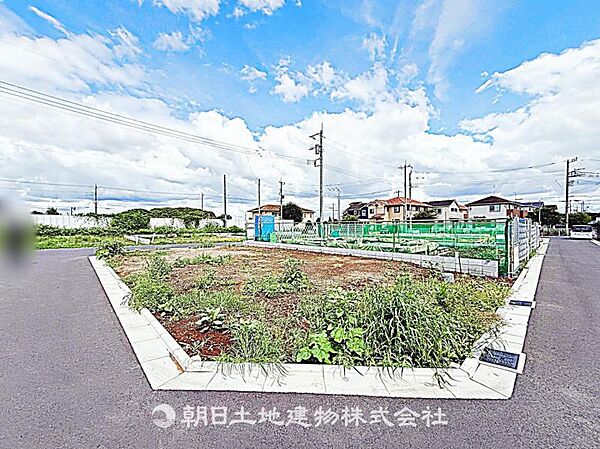 建築条件付きの更地です。条件内で理想の住まいをプラン可能。現地写真（2026年8月14日撮影）をご覧ください。