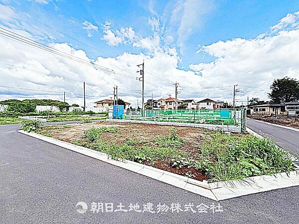 建築条件付きの更地です。条件内で理想の住まいをプラン可能。現地写真（2026年8月14日撮影）をご覧ください。