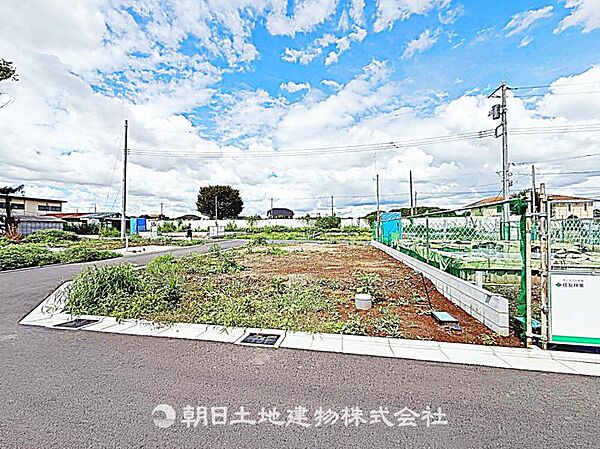 建築条件付きの更地です。条件内で理想の住まいをプラン可能。現地写真（2026年8月14日撮影）をご覧ください。