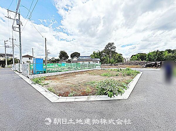建築条件付きの更地です。条件内で理想の住まいをプラン可能。現地写真（2026年8月14日撮影）をご覧ください。