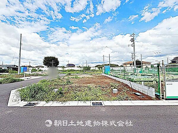 建築条件付きの更地です。条件内で理想の住まいをプラン可能。現地写真（2026年8月14日撮影）をご覧ください。