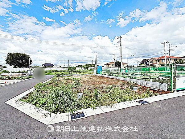 建築条件付きの更地です。条件内で理想の住まいをプラン可能。現地写真（2026年8月14日撮影）をご覧ください。