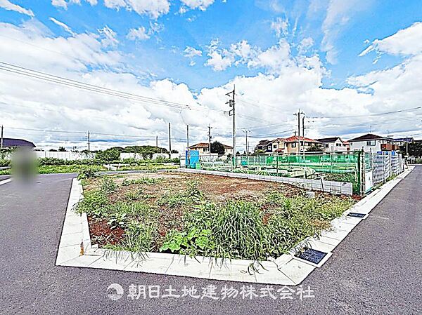 建築条件付きの更地です。条件内で理想の住まいをプラン可能。現地写真（2026年8月14日撮影）をご覧ください。