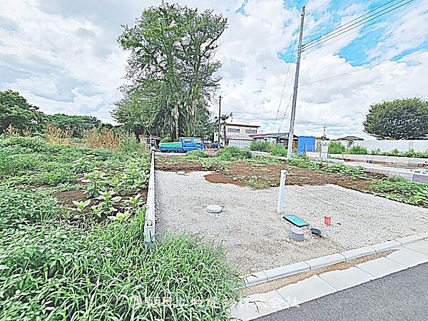 建築条件付きの更地です。条件内で理想の住まいをプラン可能。現地写真（2026年8月14日撮影）をご覧ください。