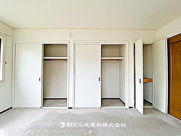 【収納】大容量の収納スペースです。季節物や家族の荷物もまとめて整理でき、生活空間を快適に保てます。