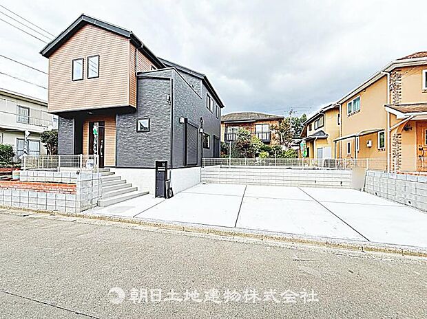 現在建築中の現場で工事進行中です。現地写真(2026年8月14日撮影)をご覧ください。