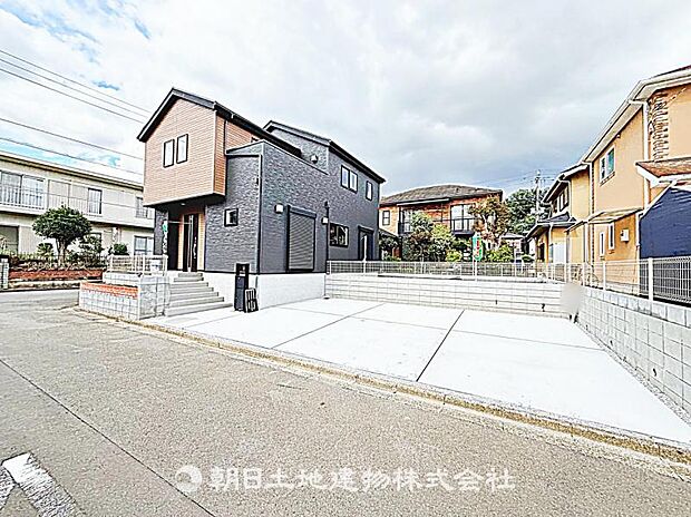 現在建築中の現場で工事進行中です。現地写真(2026年8月14日撮影)をご覧ください。