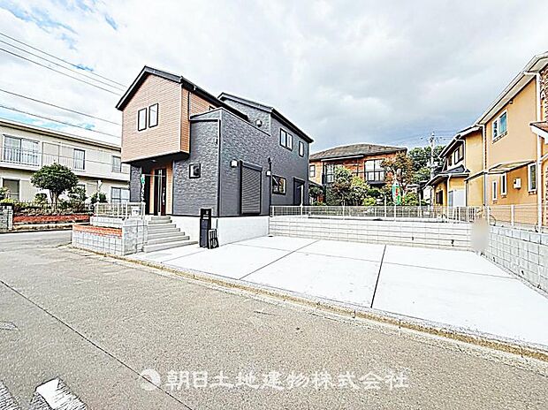 現在建築中の現場で工事進行中です。現地写真(2026年8月14日撮影)をご覧ください。