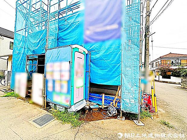 現在建築中の現場で工事進行中です。現地写真（2026年7月9撮影）をご覧ください。