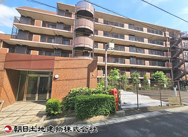 【外観】重厚感のある落ち着いた外観です。周囲の環境と美しく調和し、安心感のある佇まいが来客時にも好印象を与えます。